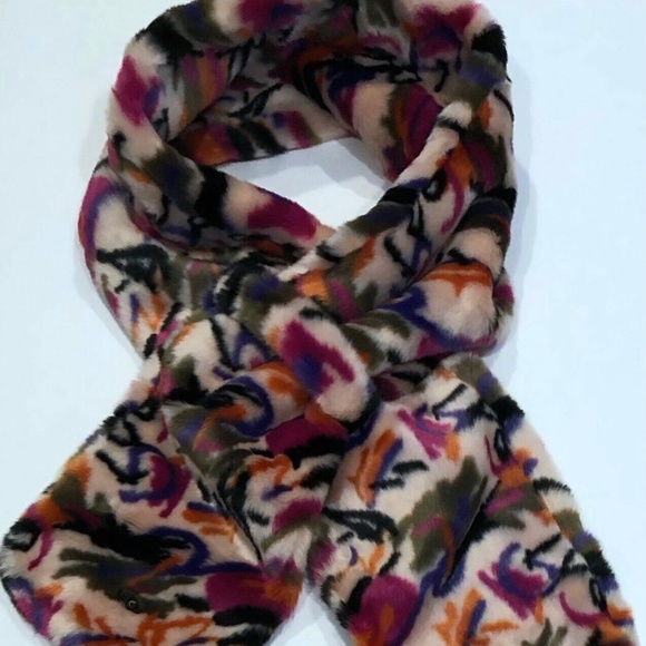 (NWT) UGG Women's Multi-Colored Fluffy SOFT Faux Fur Pull Through Scarf - Picture 2 of 9